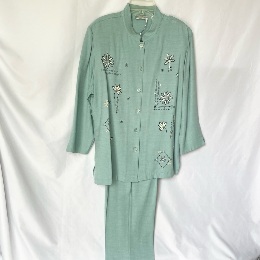 Draper’s and Damon’s Petite Pant Suit
